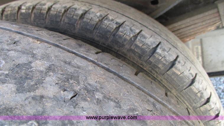 image for item I3019 2000 Ford F350 Super Duty XL bucket truck