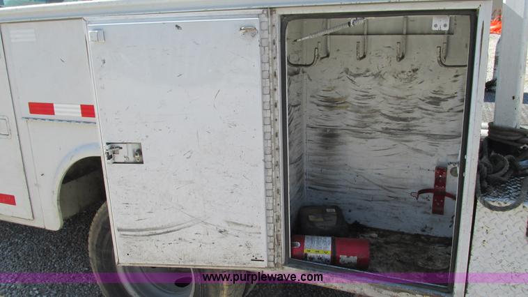 image for item I3019 2000 Ford F350 Super Duty XL bucket truck