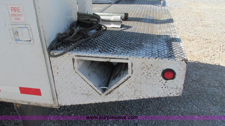 image for item I3019 2000 Ford F350 Super Duty XL bucket truck