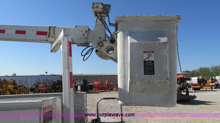 image for item I3019 2000 Ford F350 Super Duty XL bucket truck