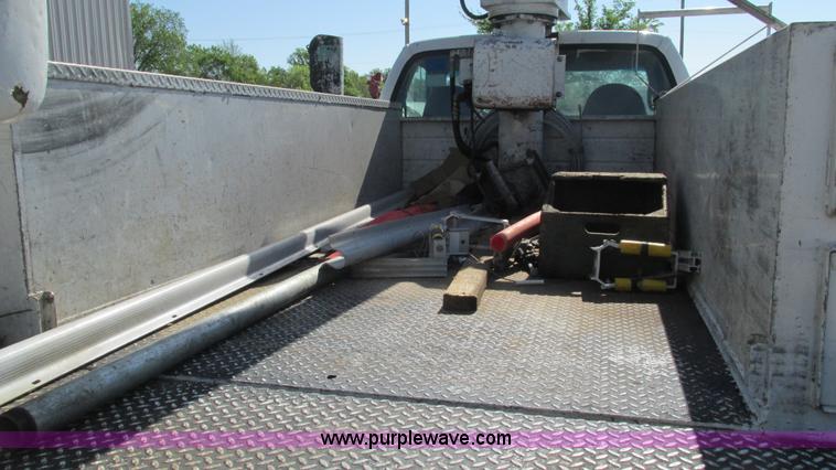 image for item I3019 2000 Ford F350 Super Duty XL bucket truck