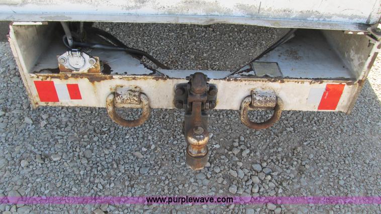 image for item I3019 2000 Ford F350 Super Duty XL bucket truck