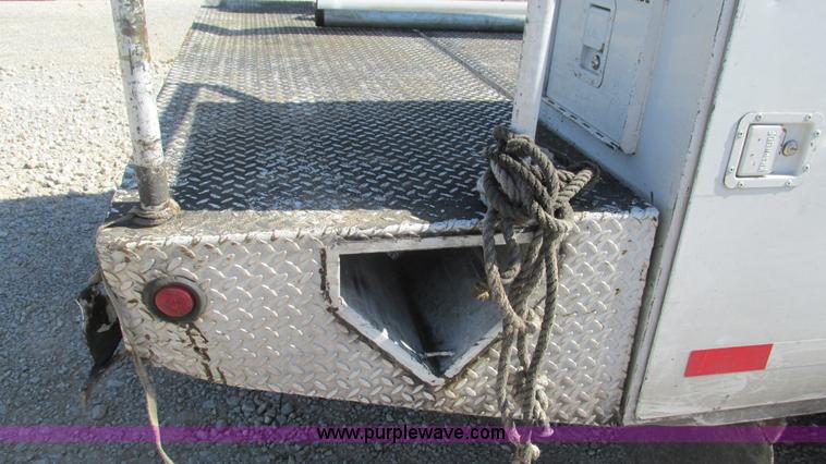 image for item I3019 2000 Ford F350 Super Duty XL bucket truck