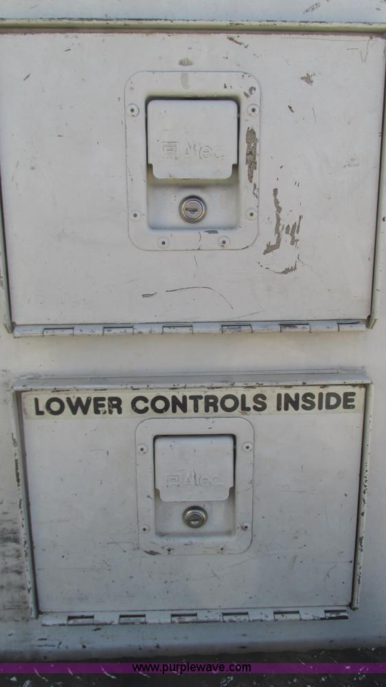 image for item I3019 2000 Ford F350 Super Duty XL bucket truck