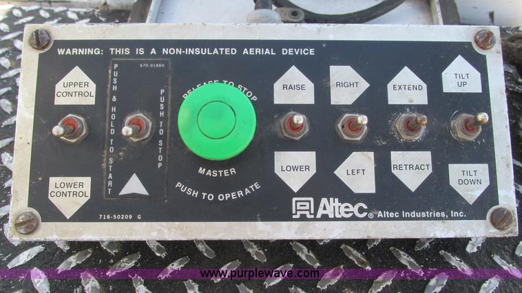 image for item I3019 2000 Ford F350 Super Duty XL bucket truck