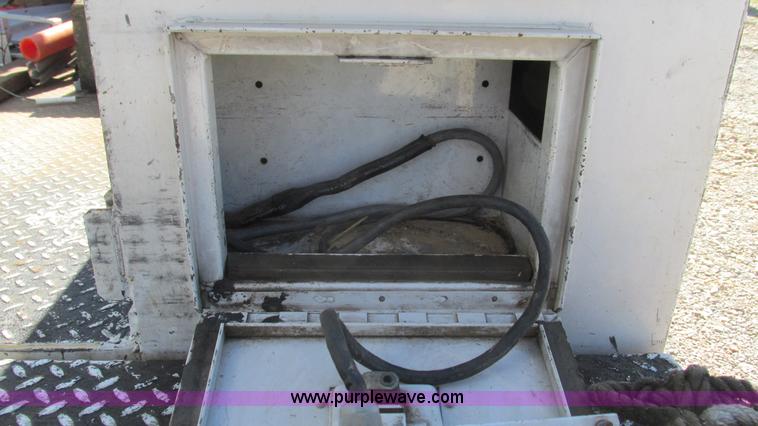 image for item I3019 2000 Ford F350 Super Duty XL bucket truck