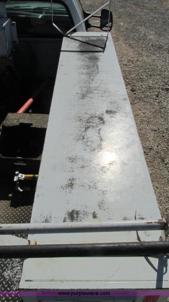 image for item I3019 2000 Ford F350 Super Duty XL bucket truck