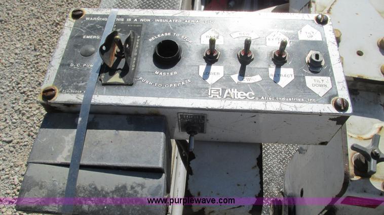 image for item I3019 2000 Ford F350 Super Duty XL bucket truck