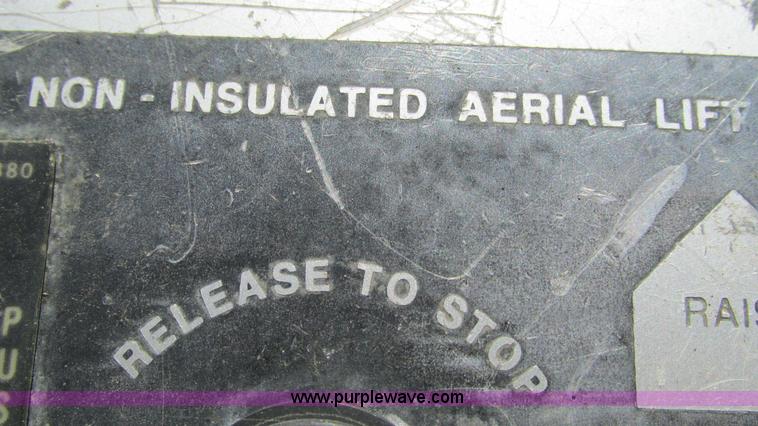 image for item I3019 2000 Ford F350 Super Duty XL bucket truck