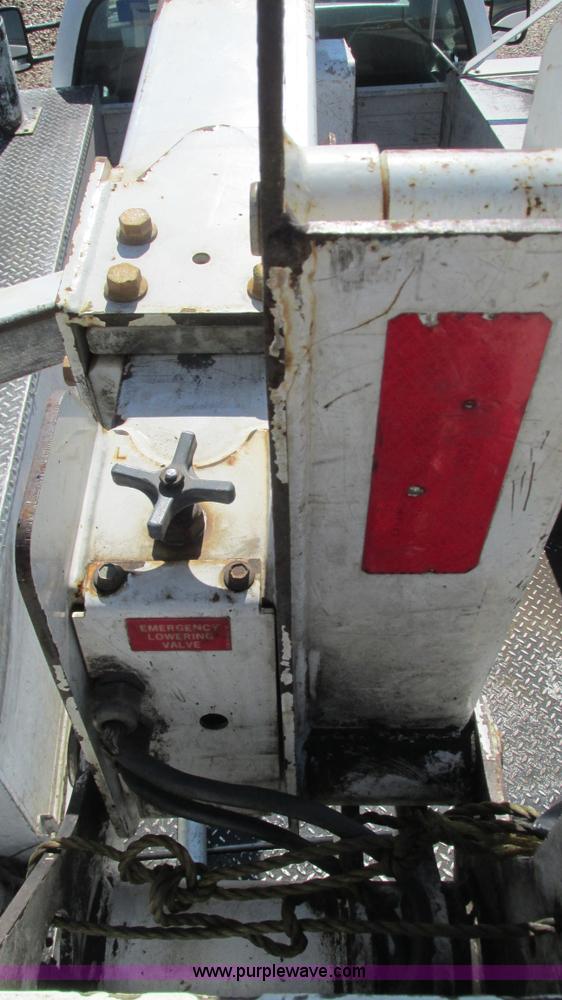 image for item I3019 2000 Ford F350 Super Duty XL bucket truck