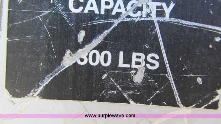 image for item I3019 2000 Ford F350 Super Duty XL bucket truck