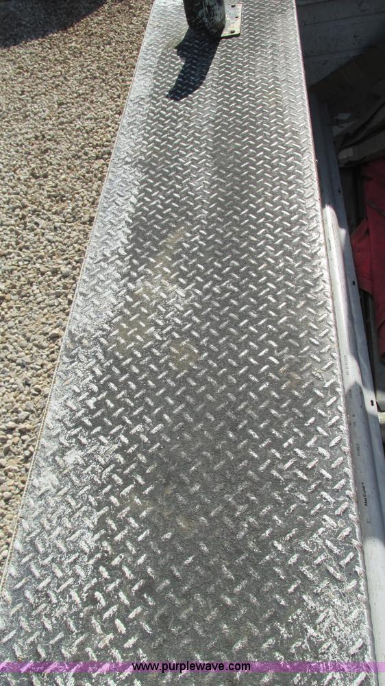 image for item I3019 2000 Ford F350 Super Duty XL bucket truck