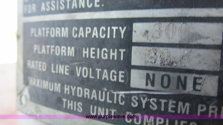 image for item I3019 2000 Ford F350 Super Duty XL bucket truck