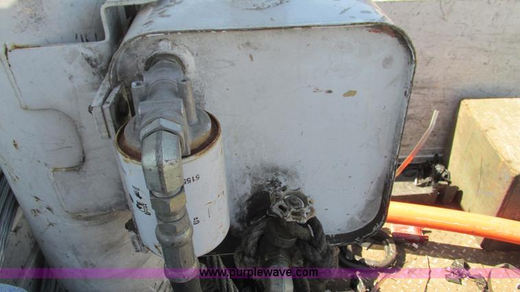 image for item I3019 2000 Ford F350 Super Duty XL bucket truck