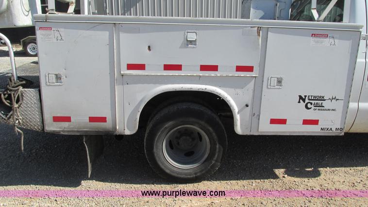image for item I3019 2000 Ford F350 Super Duty XL bucket truck