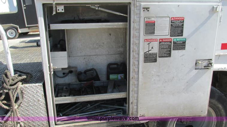 image for item I3019 2000 Ford F350 Super Duty XL bucket truck