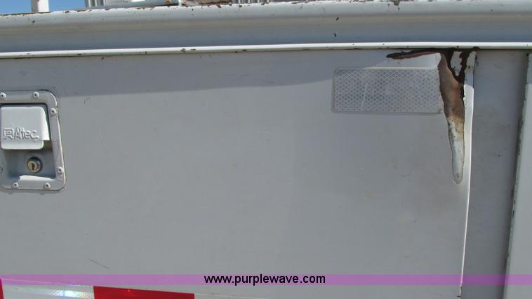 image for item I3019 2000 Ford F350 Super Duty XL bucket truck