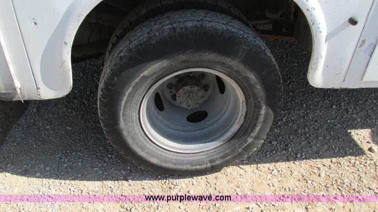 image for item I3019 2000 Ford F350 Super Duty XL bucket truck