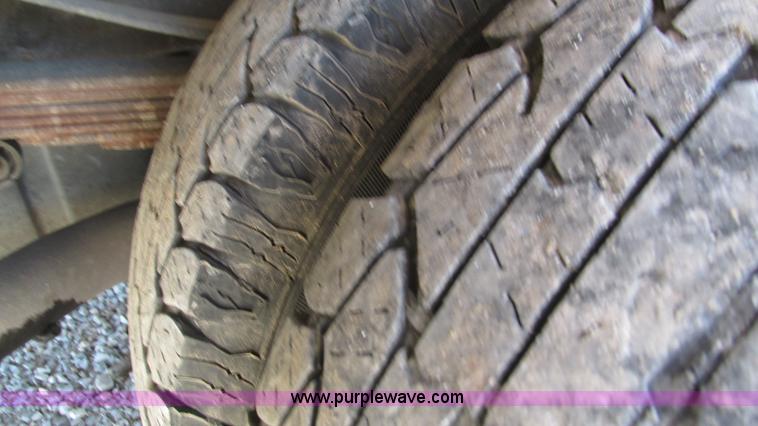 image for item I3019 2000 Ford F350 Super Duty XL bucket truck