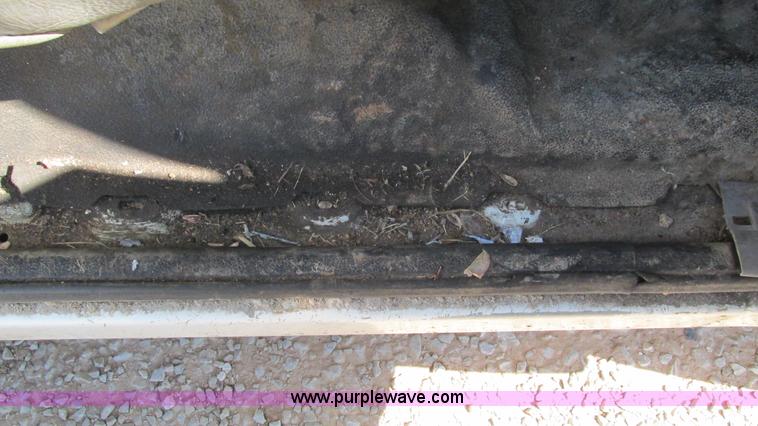 image for item I3019 2000 Ford F350 Super Duty XL bucket truck