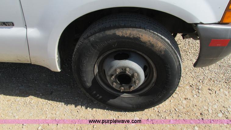 image for item I3019 2000 Ford F350 Super Duty XL bucket truck