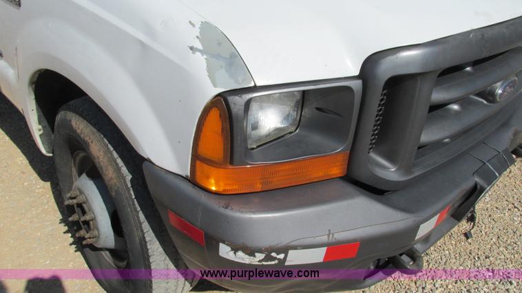 image for item I3019 2000 Ford F350 Super Duty XL bucket truck