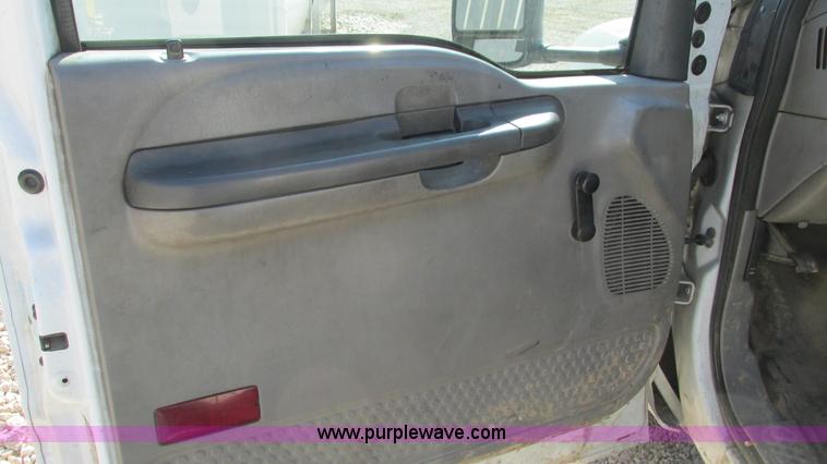 image for item I3019 2000 Ford F350 Super Duty XL bucket truck