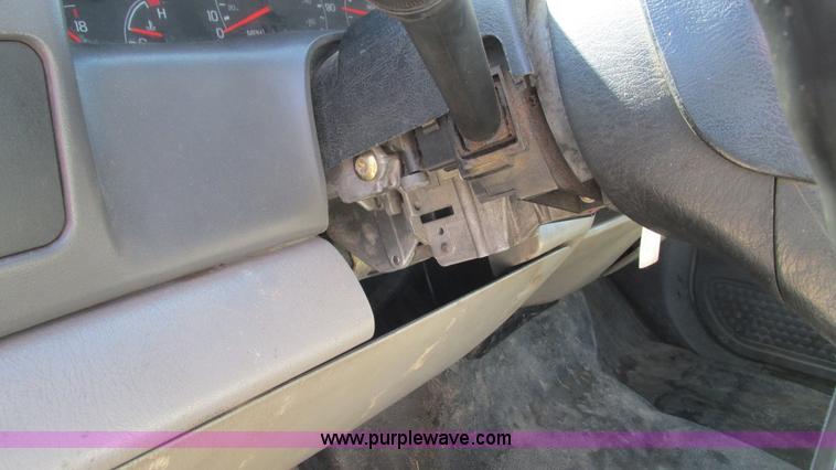 image for item I3019 2000 Ford F350 Super Duty XL bucket truck