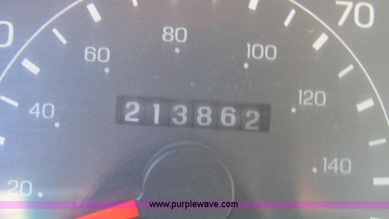 image for item I3019 2000 Ford F350 Super Duty XL bucket truck