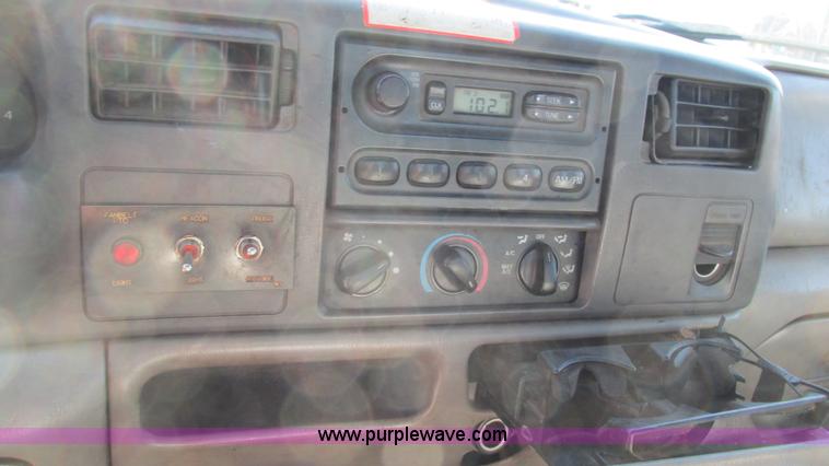 image for item I3019 2000 Ford F350 Super Duty XL bucket truck