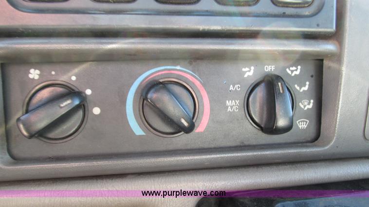 image for item I3019 2000 Ford F350 Super Duty XL bucket truck