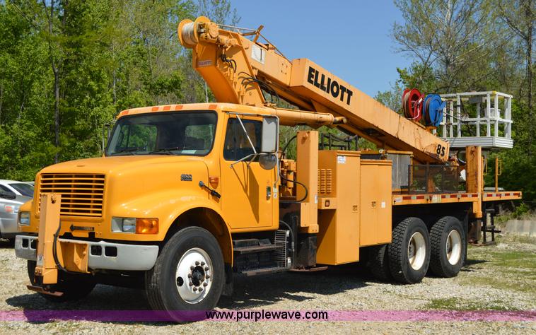 image for item I4575 2002 International 4900 bucket truck