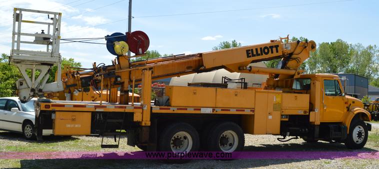 image for item I4575 2002 International 4900 bucket truck