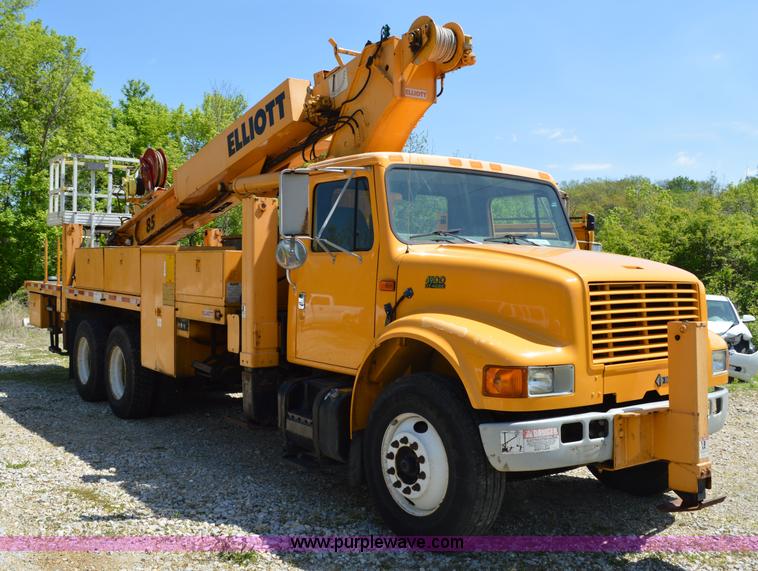 image for item I4575 2002 International 4900 bucket truck