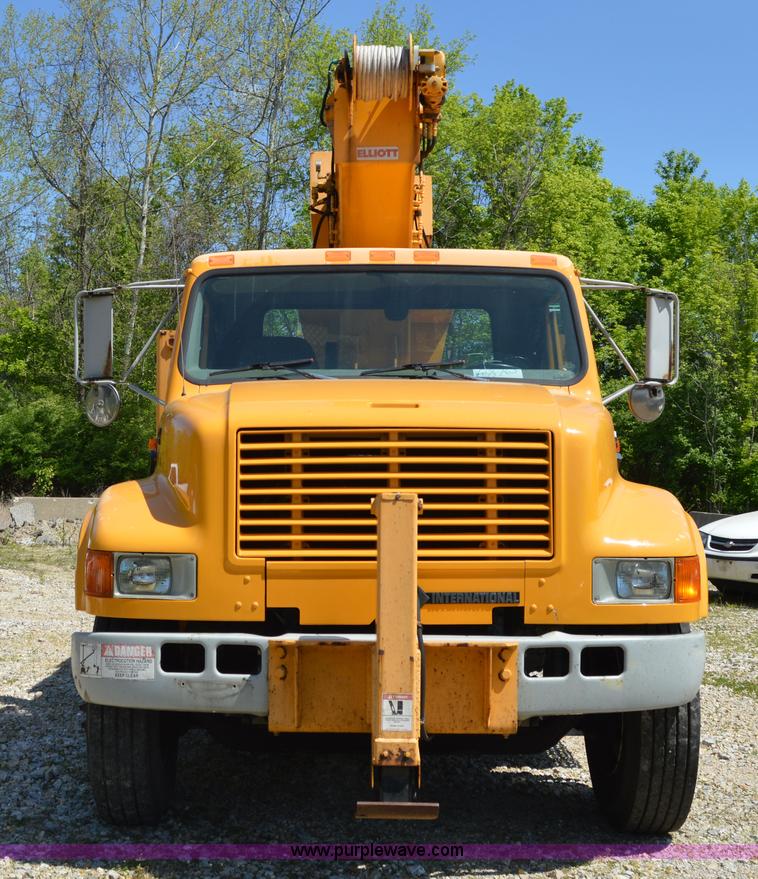image for item I4575 2002 International 4900 bucket truck