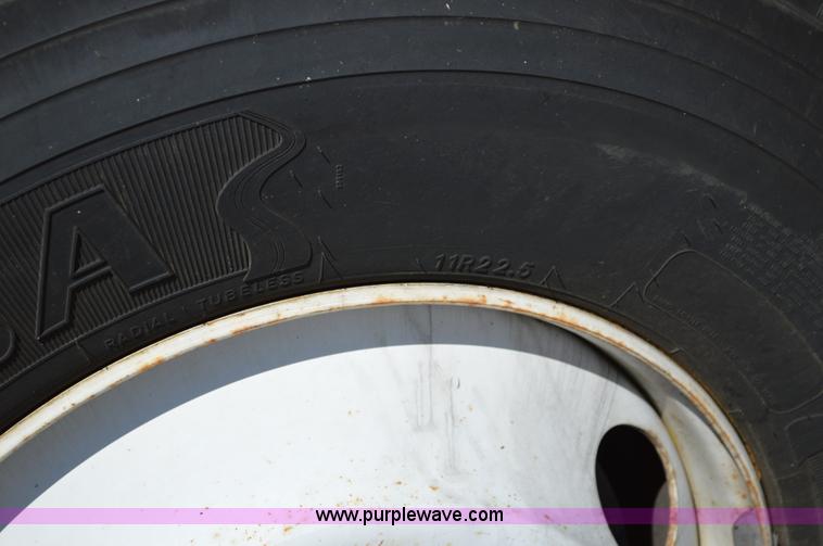 image for item I4575 2002 International 4900 bucket truck