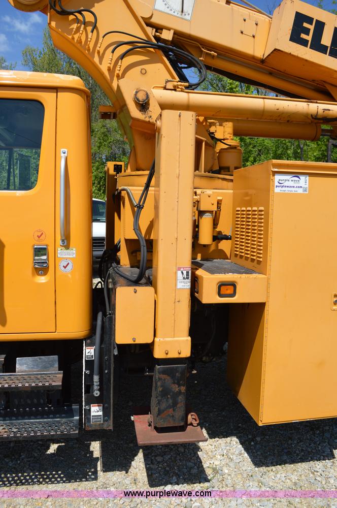 image for item I4575 2002 International 4900 bucket truck