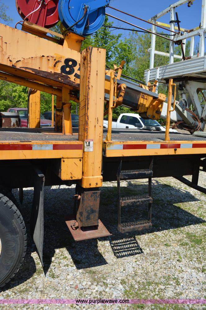 image for item I4575 2002 International 4900 bucket truck