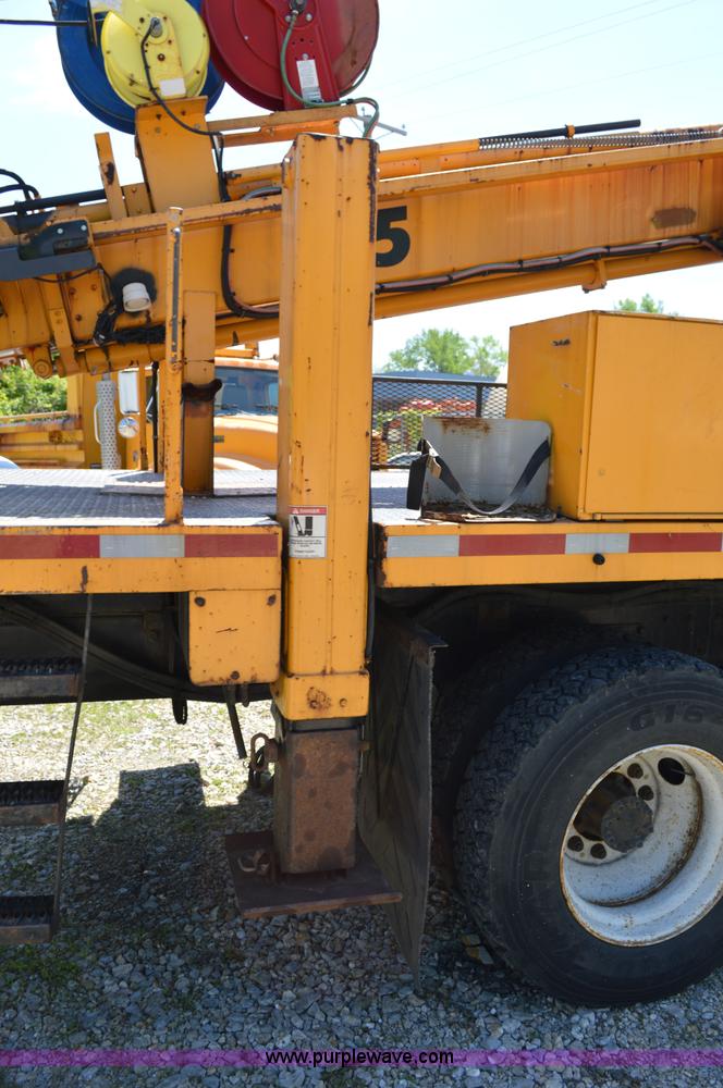 image for item I4575 2002 International 4900 bucket truck