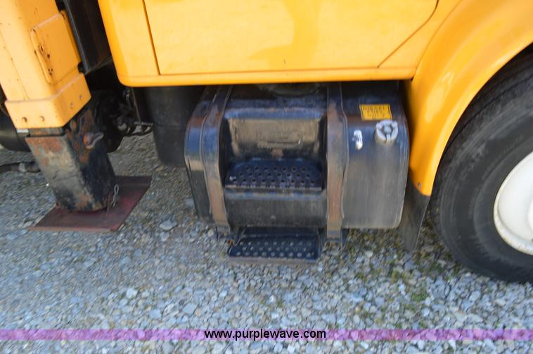 image for item I4575 2002 International 4900 bucket truck