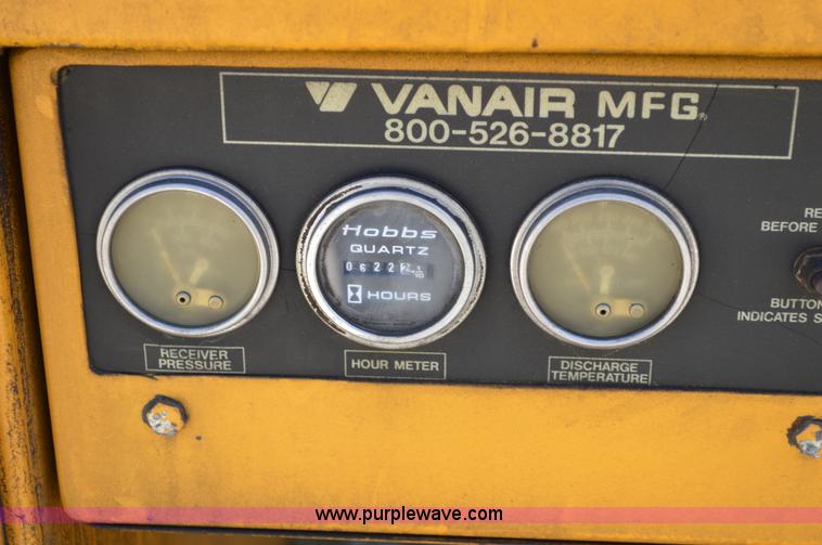 image for item I4575 2002 International 4900 bucket truck