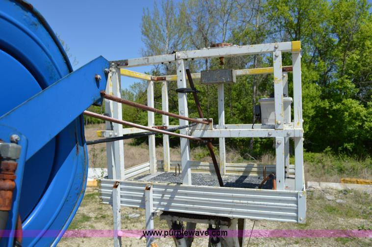 image for item I4575 2002 International 4900 bucket truck