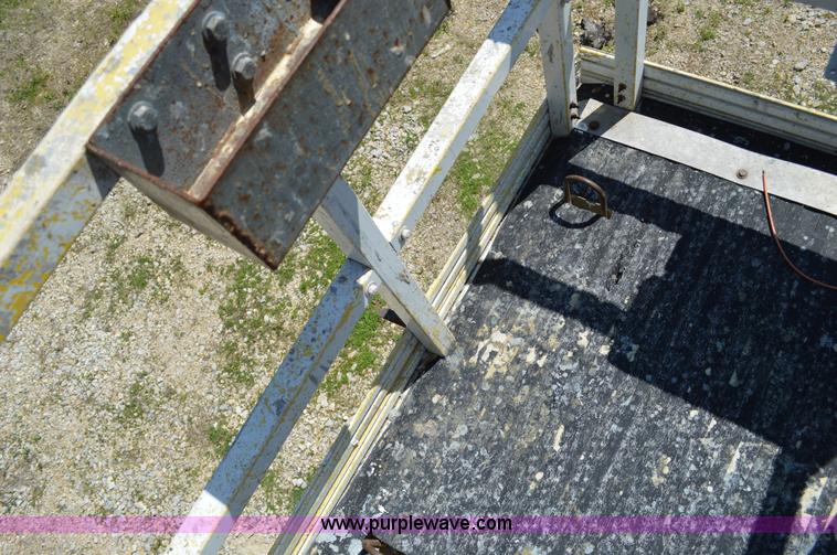 image for item I4575 2002 International 4900 bucket truck