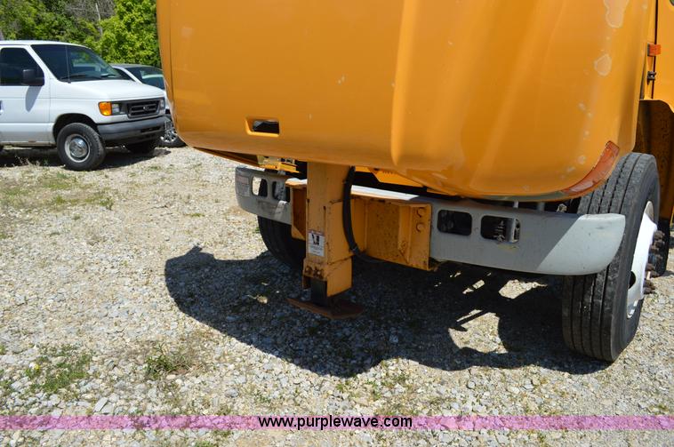 image for item I4575 2002 International 4900 bucket truck