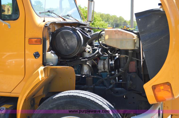 image for item I4575 2002 International 4900 bucket truck