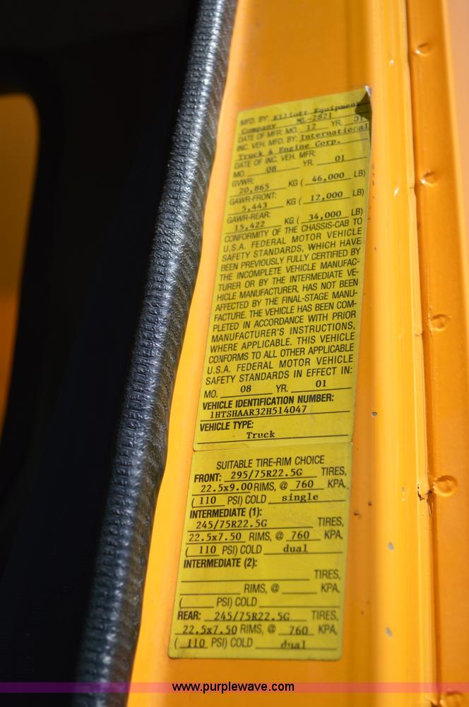 image for item I4575 2002 International 4900 bucket truck