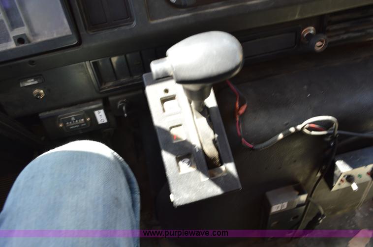 image for item I4575 2002 International 4900 bucket truck