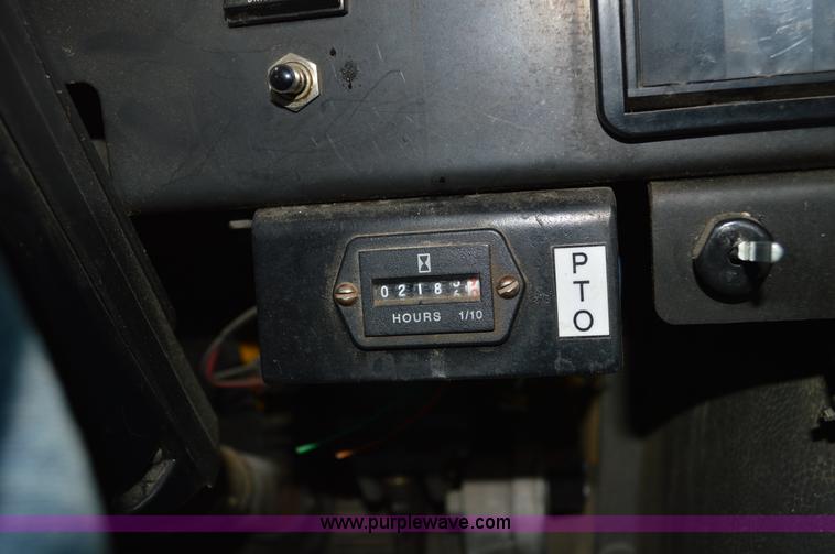 image for item I4575 2002 International 4900 bucket truck