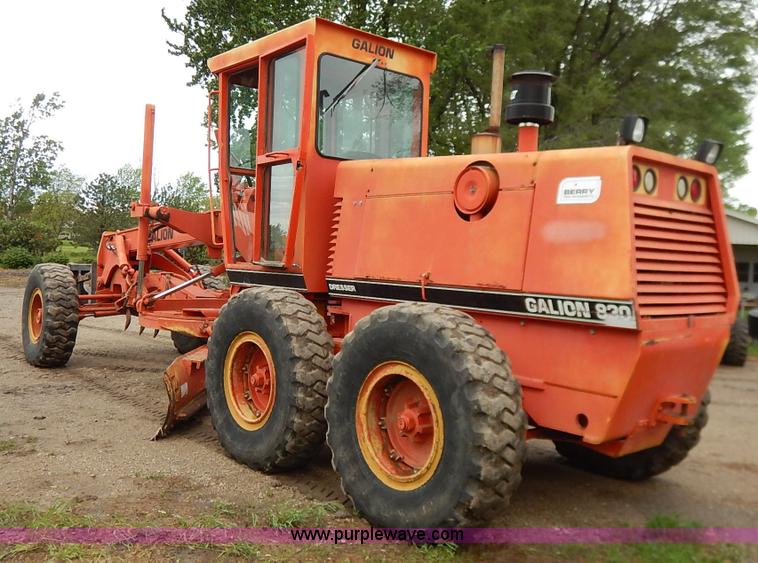 image for item J3947 1994 Galion 830 motor grader