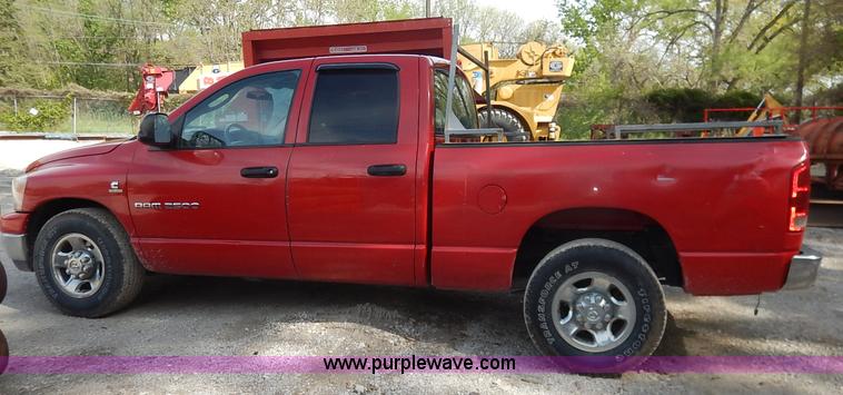 image for item J3959 2006 Dodge Ram 2500 pickup truck